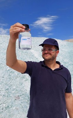 Image of a Grace employee.